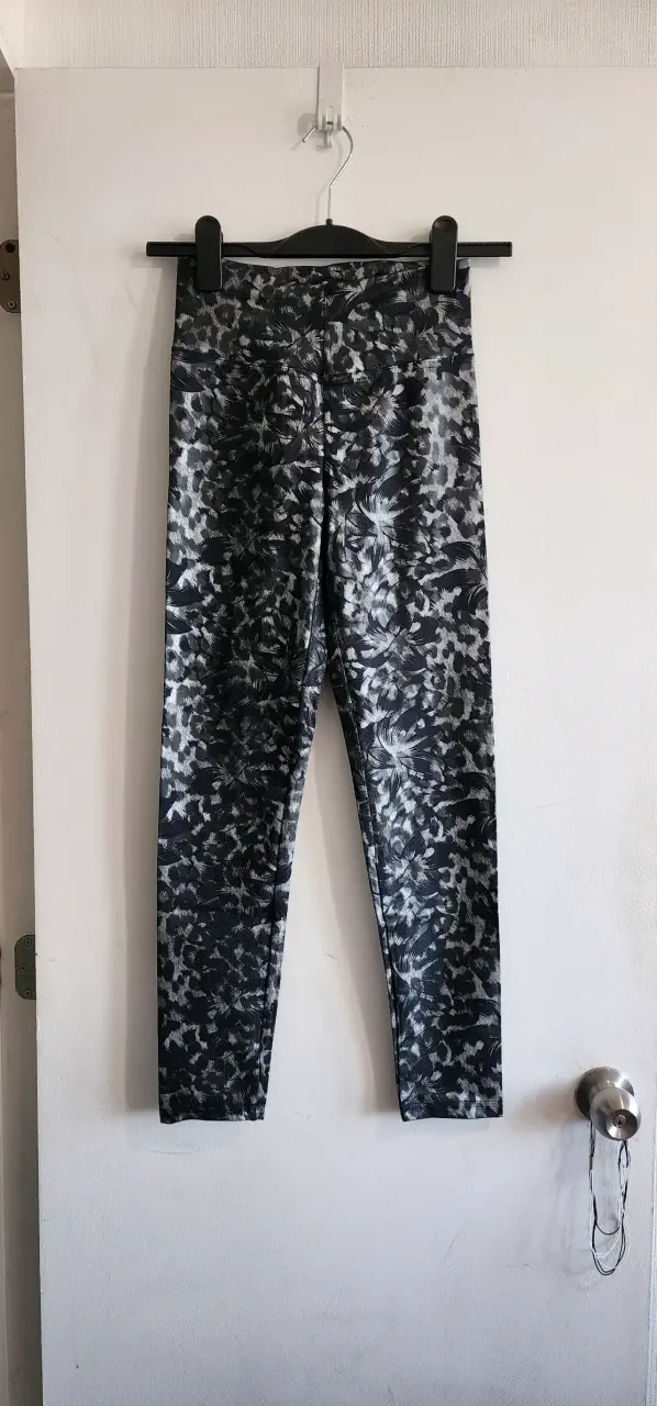 Conjunto deportivo estampado gris - 3