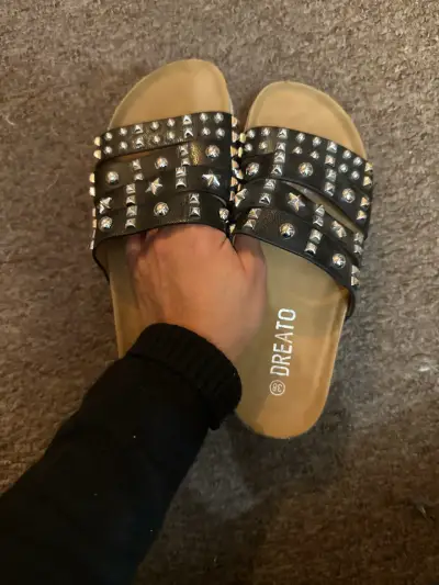 Sandalias negras con tachas - miniatura 1