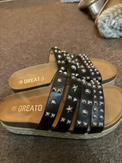 Sandalias negras con tachas - miniatura 2