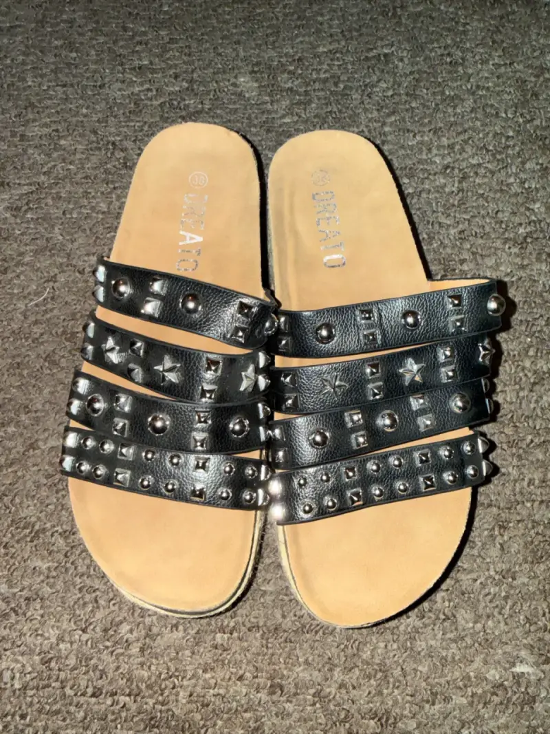 Sandalias negras con tachas - 3