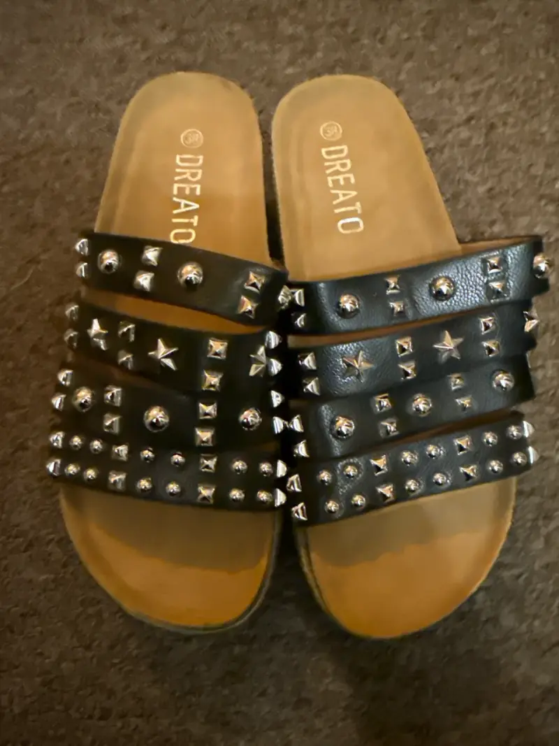 Sandalias negras con tachas - 4