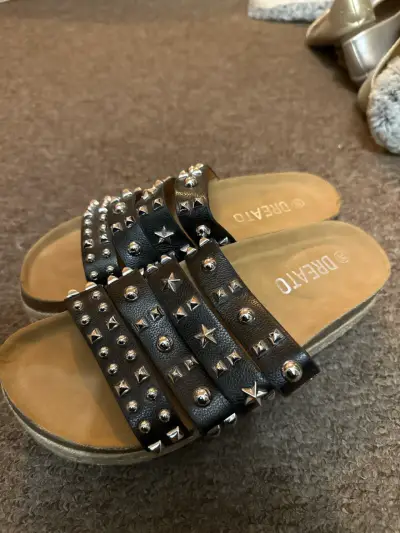 Sandalias negras con tachas - miniatura 5
