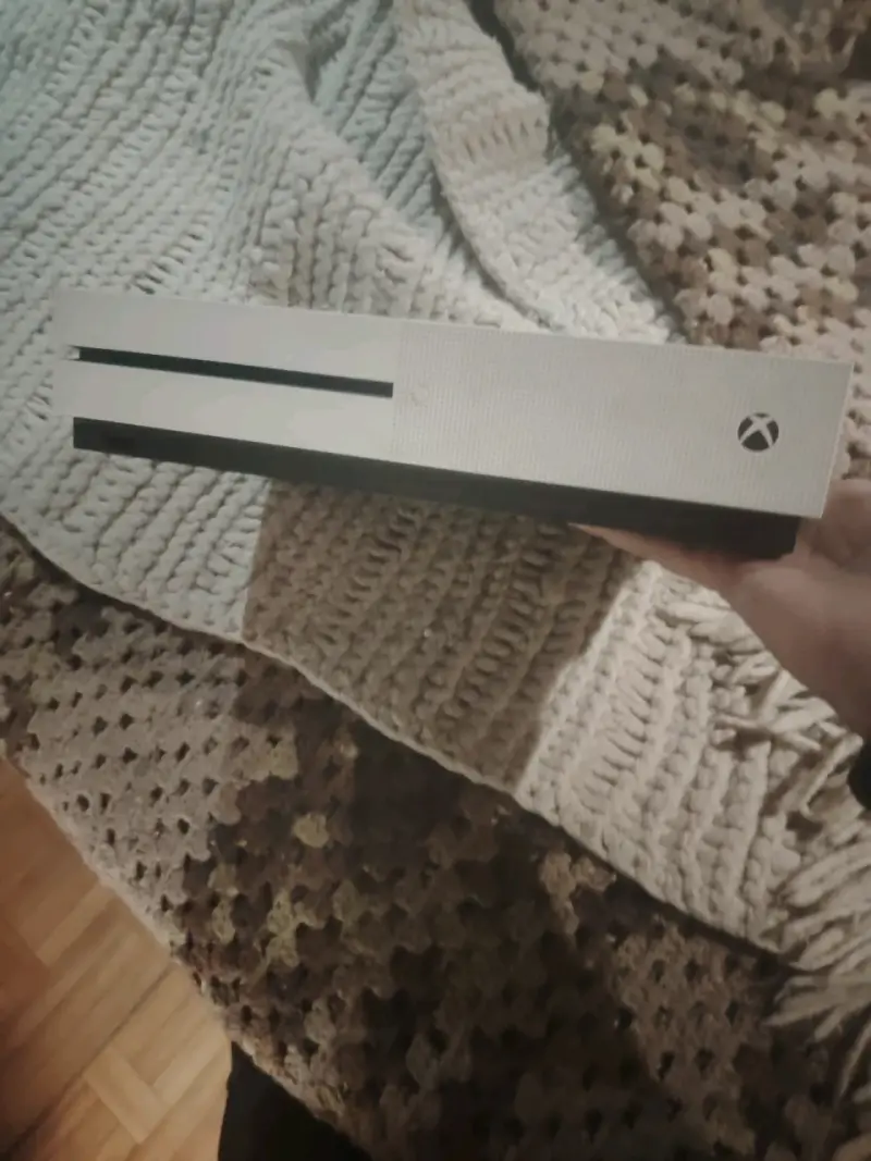 Consola de videojuegos compacta - 2
