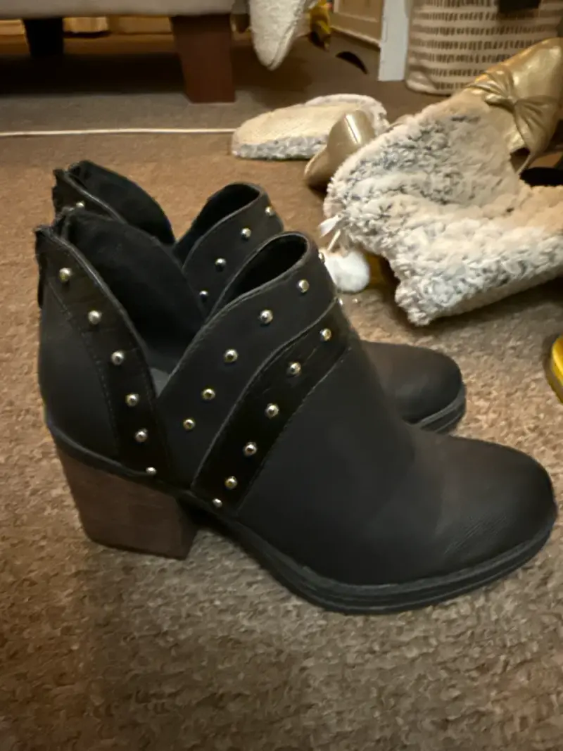 Botines negros con tachuelas - 6
