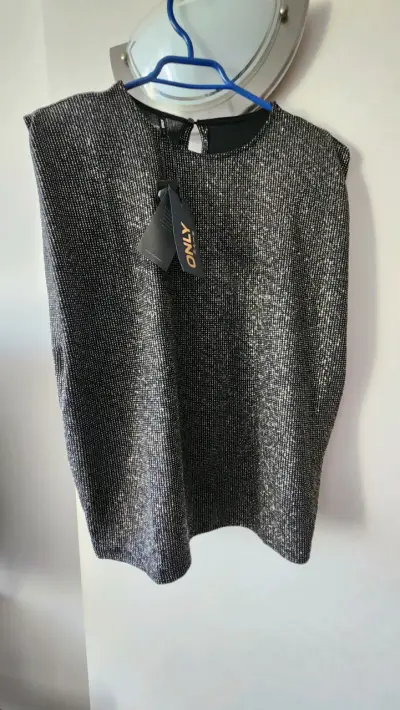 Top negro brillante con dorado nuevo - miniatura 1