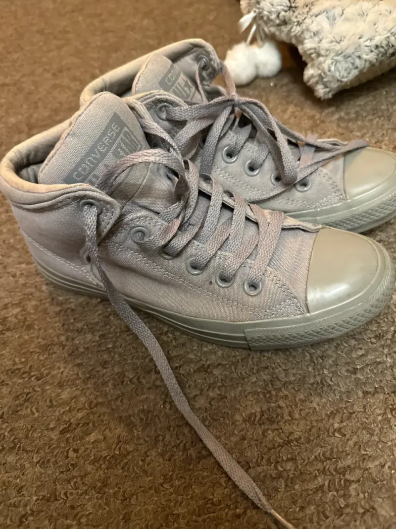 Zapatillas grises Converse alto - 1