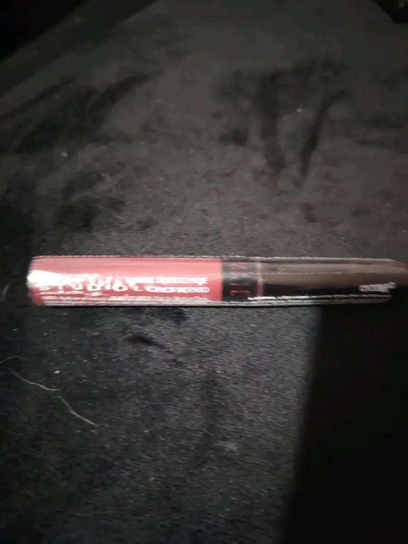 Lápiz labial líquido Maybelline rojo