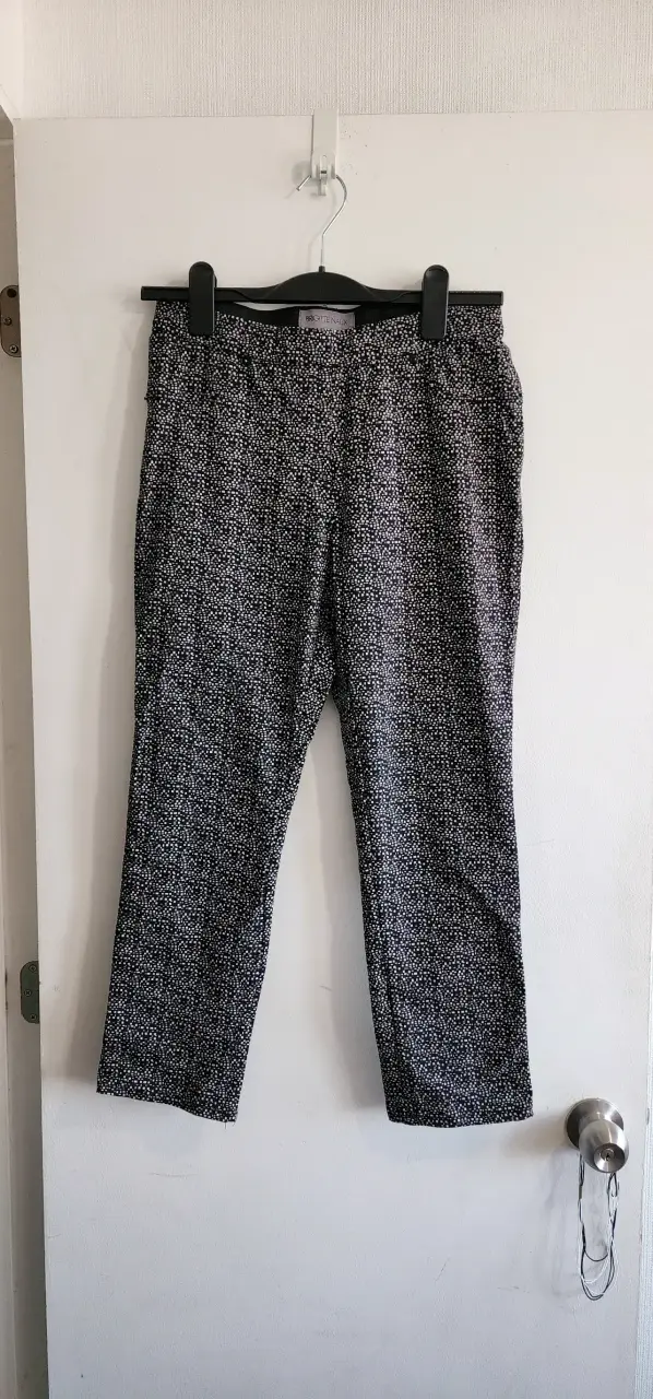 Pantalón estampado blanco y negro