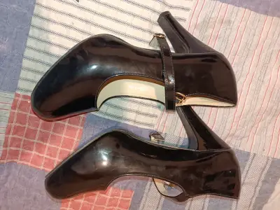 Zapatos de charol negro - miniatura 1