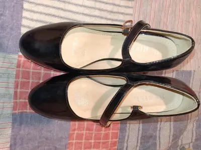 Zapatos de charol negro - miniatura 2
