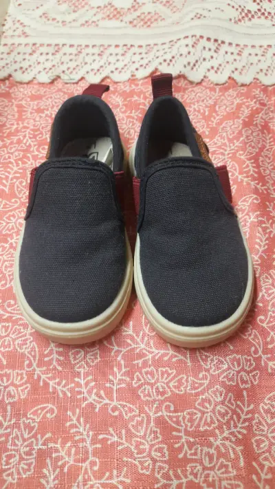 Zapatillas marca Black and blue - miniatura 2
