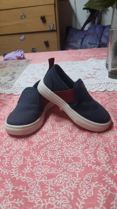 Zapatillas marca Black and blue - miniatura 3