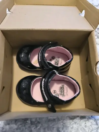 Zapatos negros para niña - miniatura 1