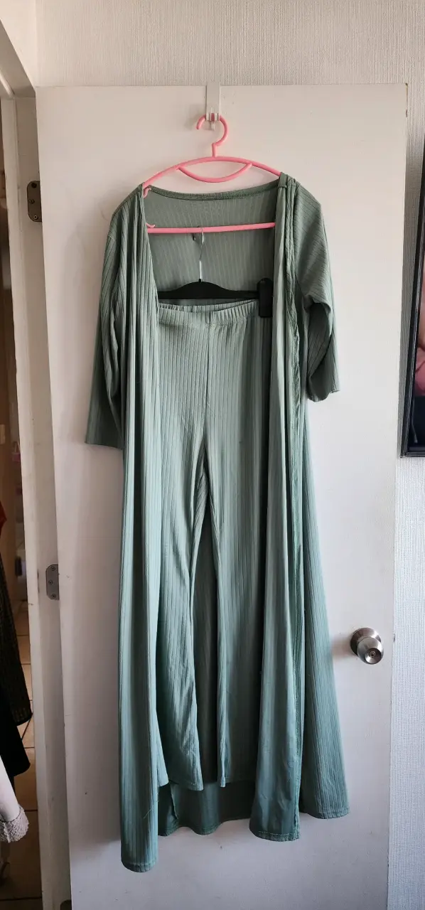 Set de pantalón, kimono y top verde