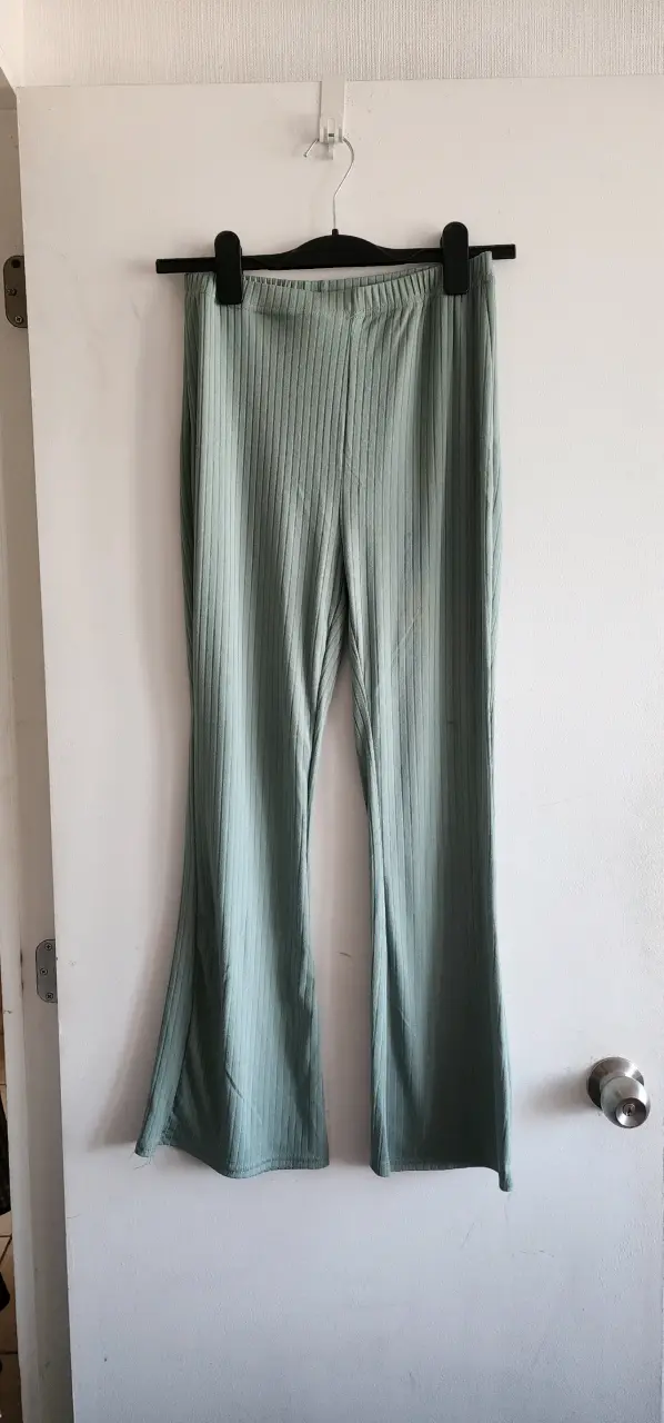 Set de pantalón, kimono y top verde - 3