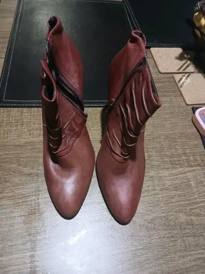 Botines rojos de cuero - miniatura 1