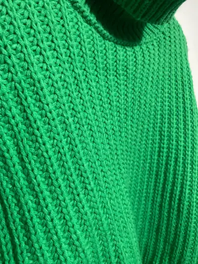 Suéter verde de punto grueso - miniatura 3