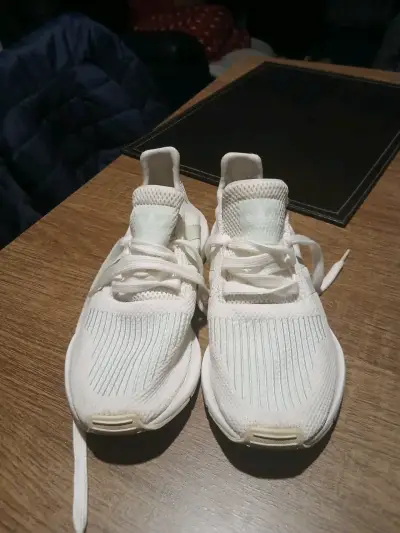 Zapatillas deportivas blancas - miniatura 1