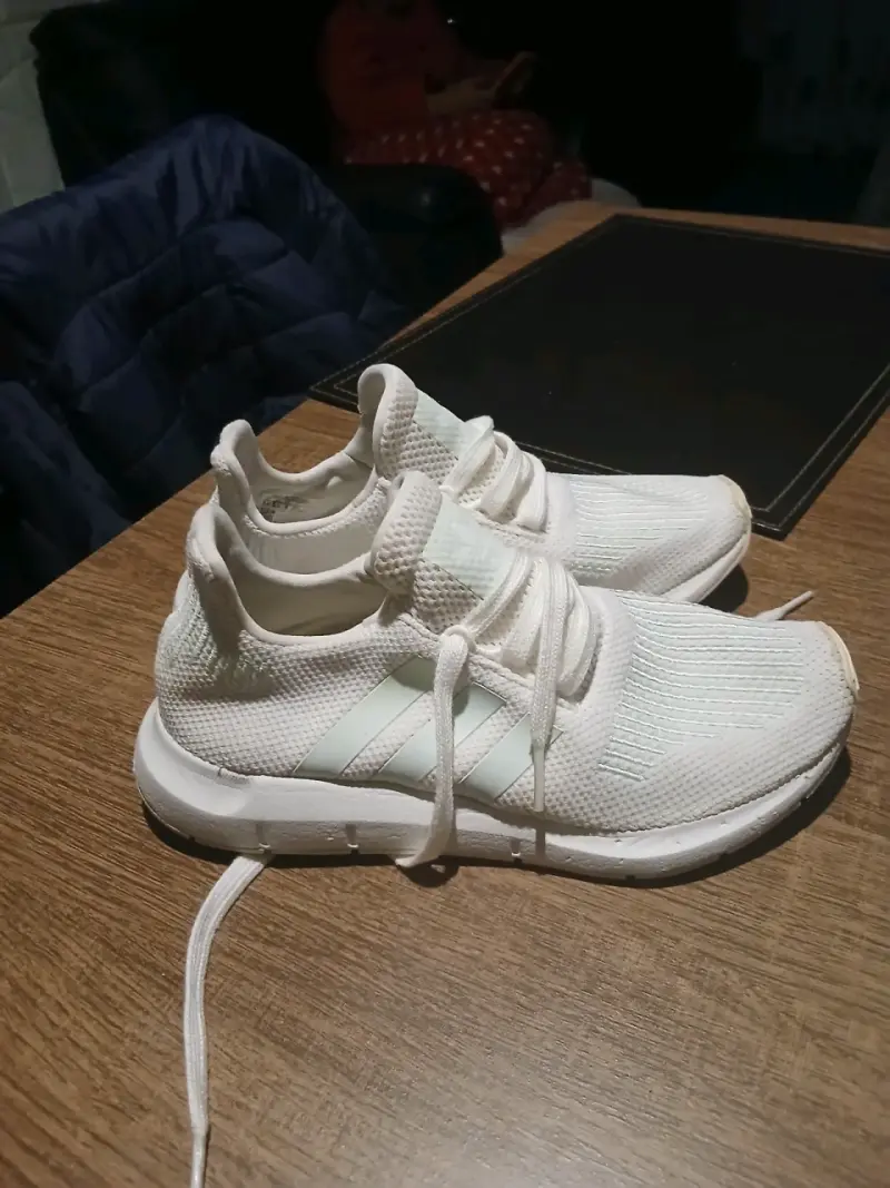 Zapatillas deportivas blancas - 2