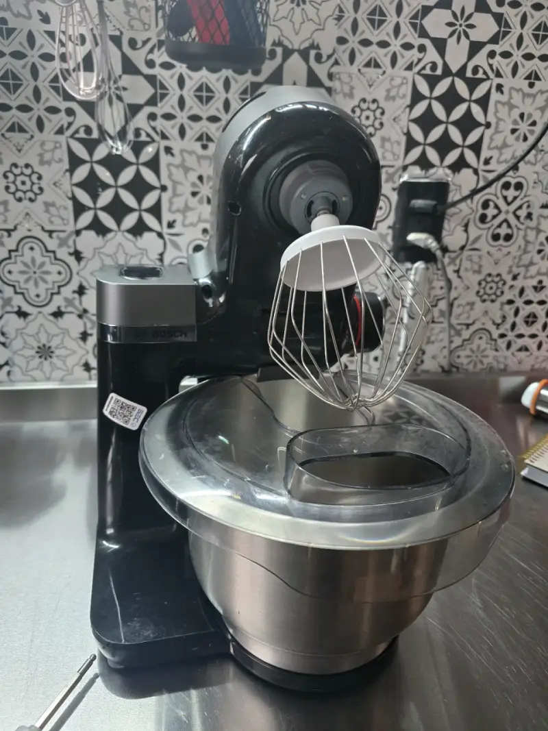 Batidora pedestal BOSCH 7 Velocidades 900W 3,8 Lts - 1