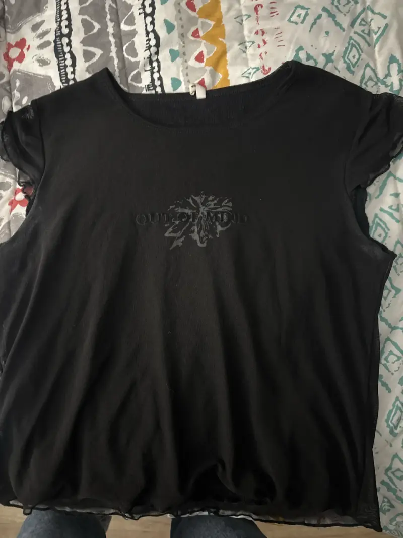 Camiseta negra "Out of Mind" - 1