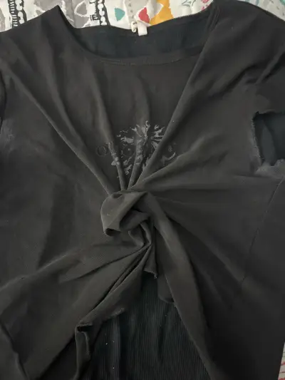 Camiseta negra "Out of Mind" - miniatura 2