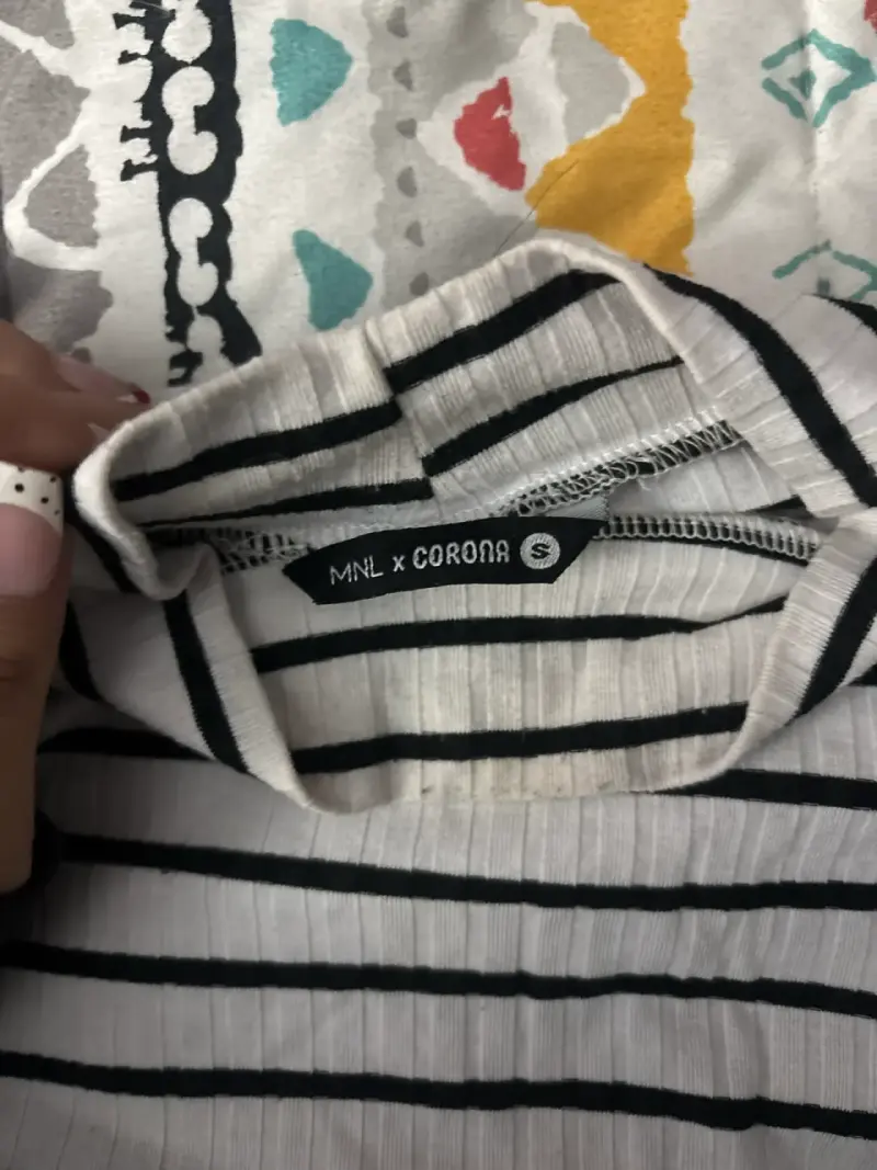 Polera blanca con rayas negras - 3