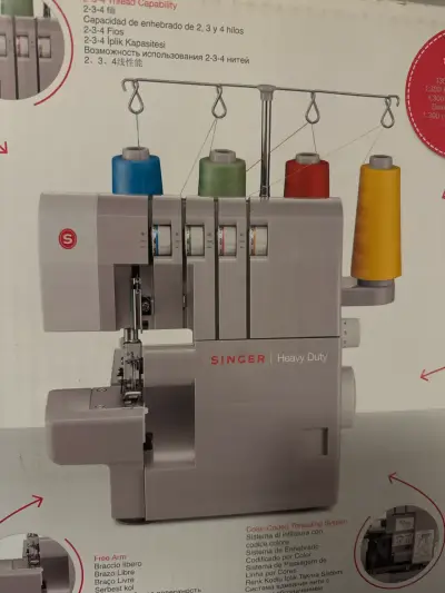 Máquina overlock Singer Heavy Duty - miniatura 1