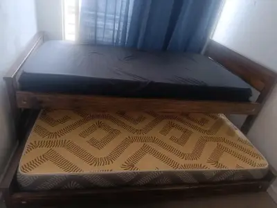 Camarote de madera con colchones - miniatura 2