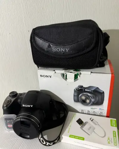 Cámara Sony Cyber-Shot H300 con accesorios - miniatura 1