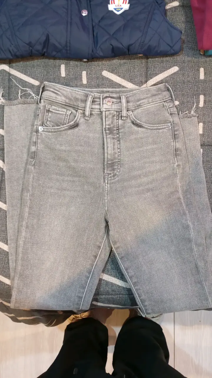Jeans gris desgastados - 1