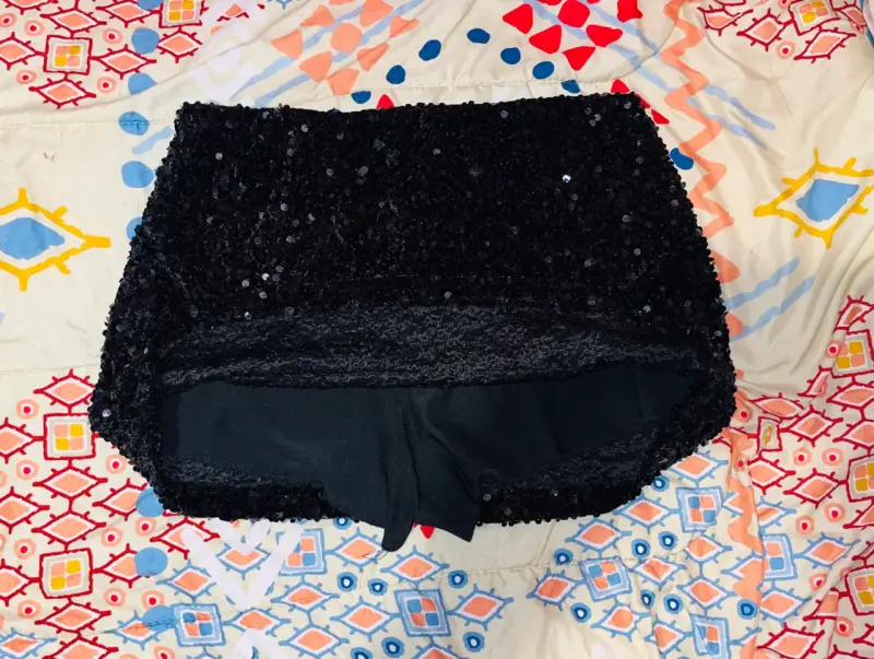 Mini falda negra con lentejuelas - 1