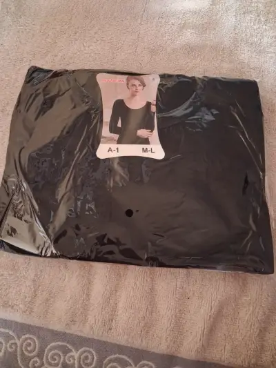 Polera negra de manga larga - miniatura 1