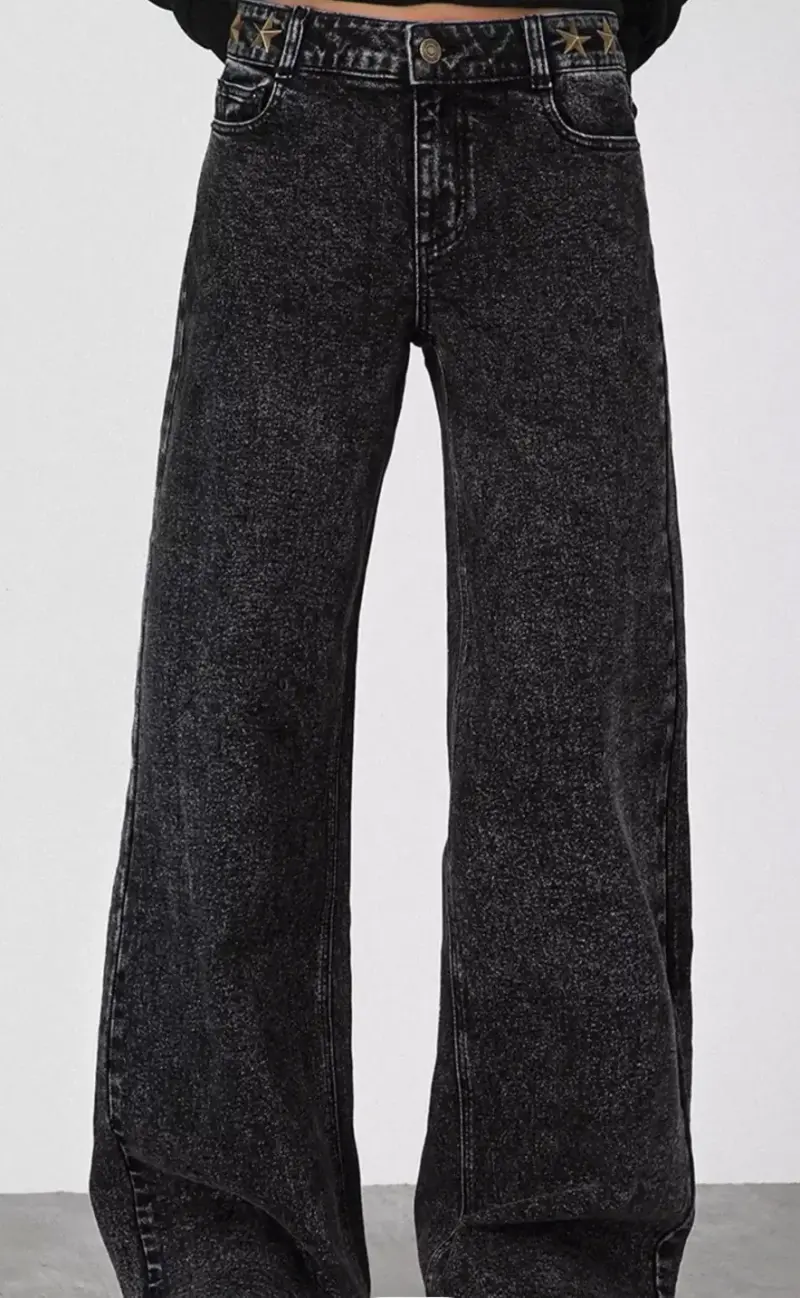 Jeans anchos negros con estrella doradas