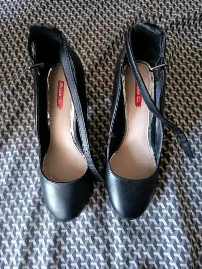 Zapatos de tacón negros - miniatura 2