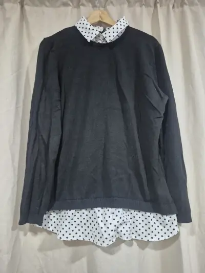 Suéter negro con blusa de lunares - miniatura 1