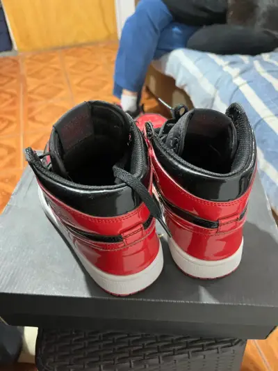 Zapatillas Nike Air negro y rojo - miniatura 3
