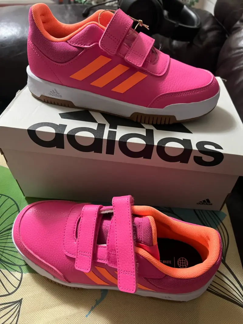 Zapatillas Adidas rosadas para niña - 1