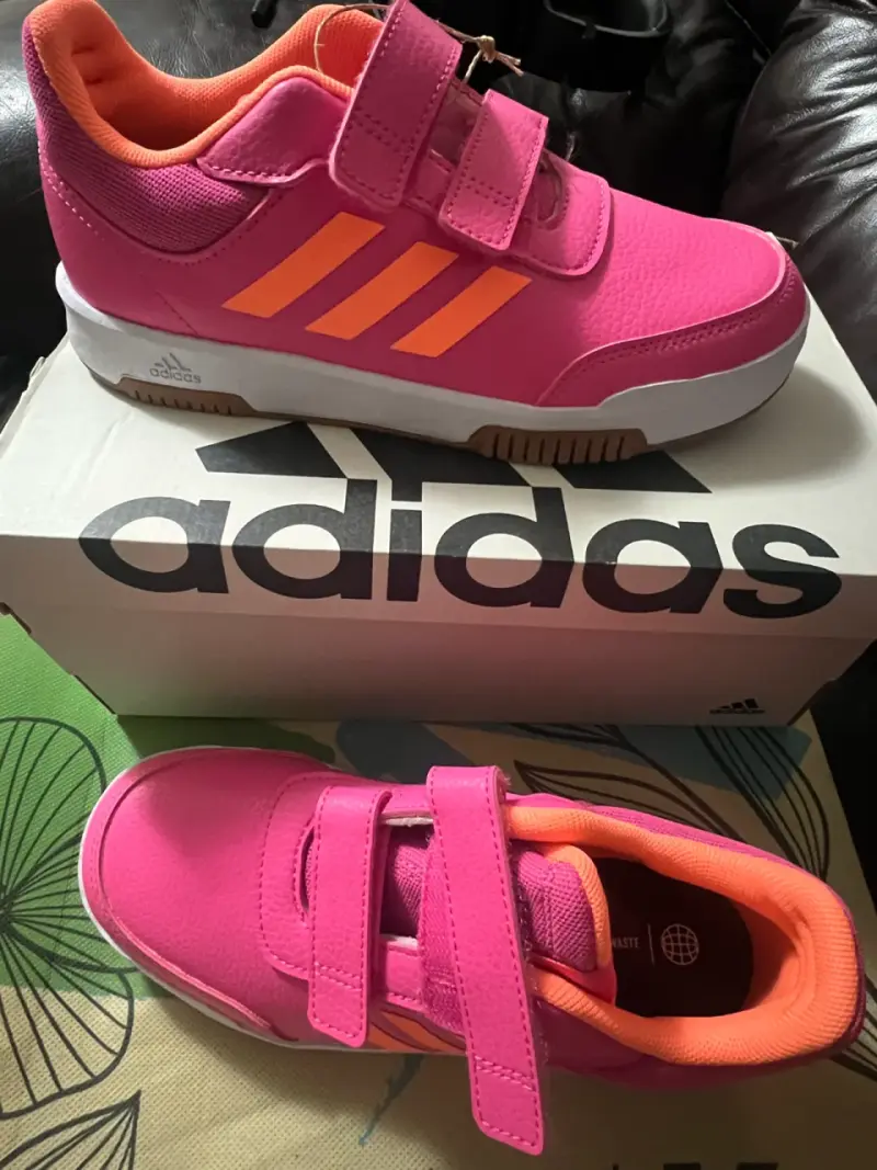 Zapatillas Adidas rosadas para niña - 2