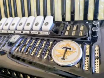Acordeón Italiano Titano 120Bajos - miniatura 2