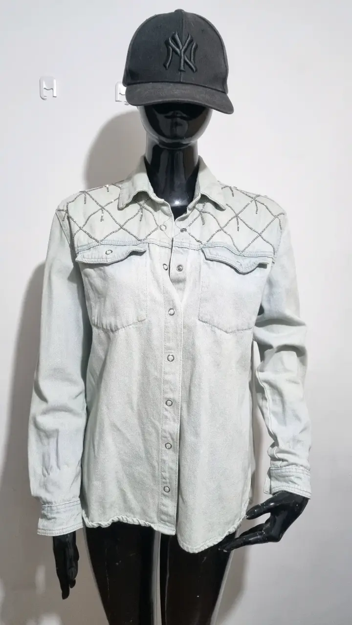 Camisa mezclilla bordada gris