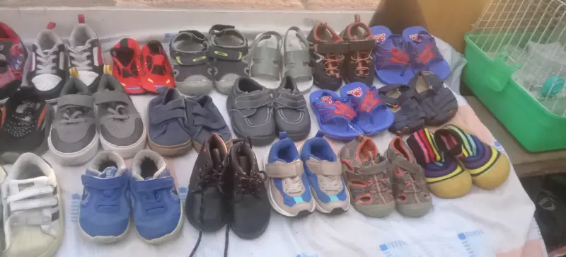 Lote de zapatos y sandalias para niño - 1