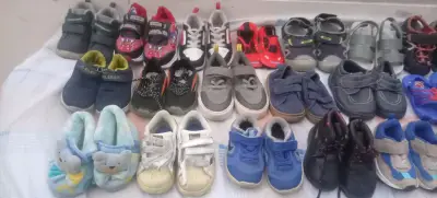 Lote de zapatos y sandalias para niño - miniatura 2