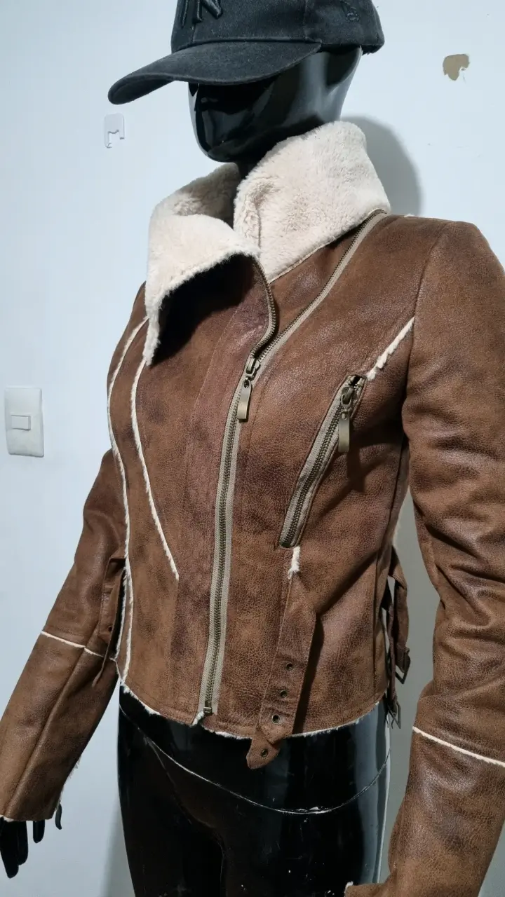 Chaqueta de cuero marrón con forro