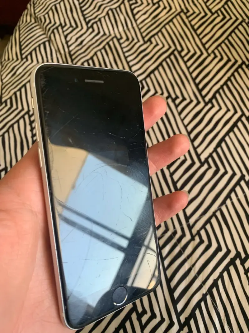 iPhone SE 2020 64 GB - 5
