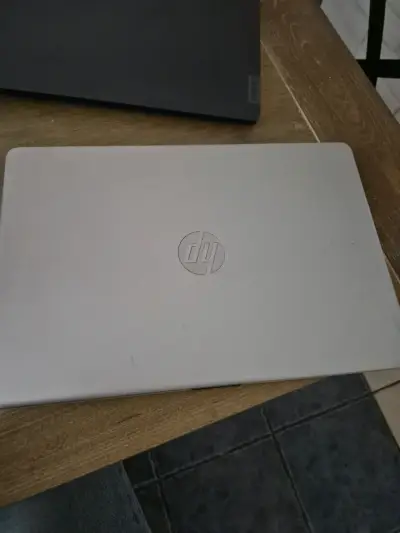 Notebook HP plateado usado - miniatura 1