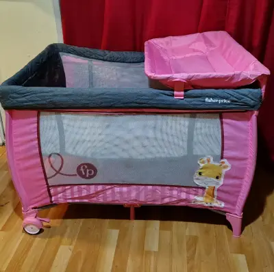 Cuna corral con mudador Fisher-Price rosada - miniatura 2