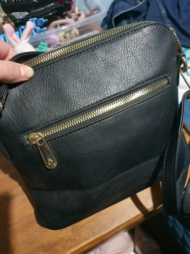 Cartera bandolera negra y plateada - 4