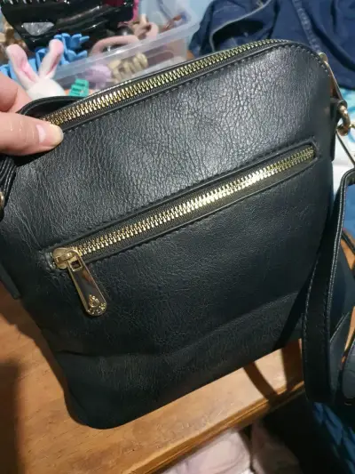 Cartera bandolera negra y plateada - miniatura 4