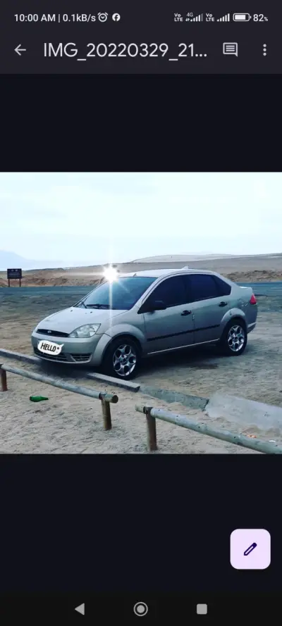 Auto sedán gris exelente estado - miniatura 1